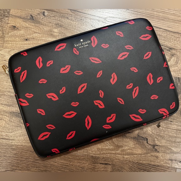 Kate spade Lip Toss Printed Laptop Sleeve - Picture 2 of 4